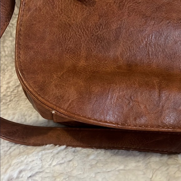 b.o.c. Brown Leather Crossbody Bag with Vintage Appeal - Picture 12 of 16